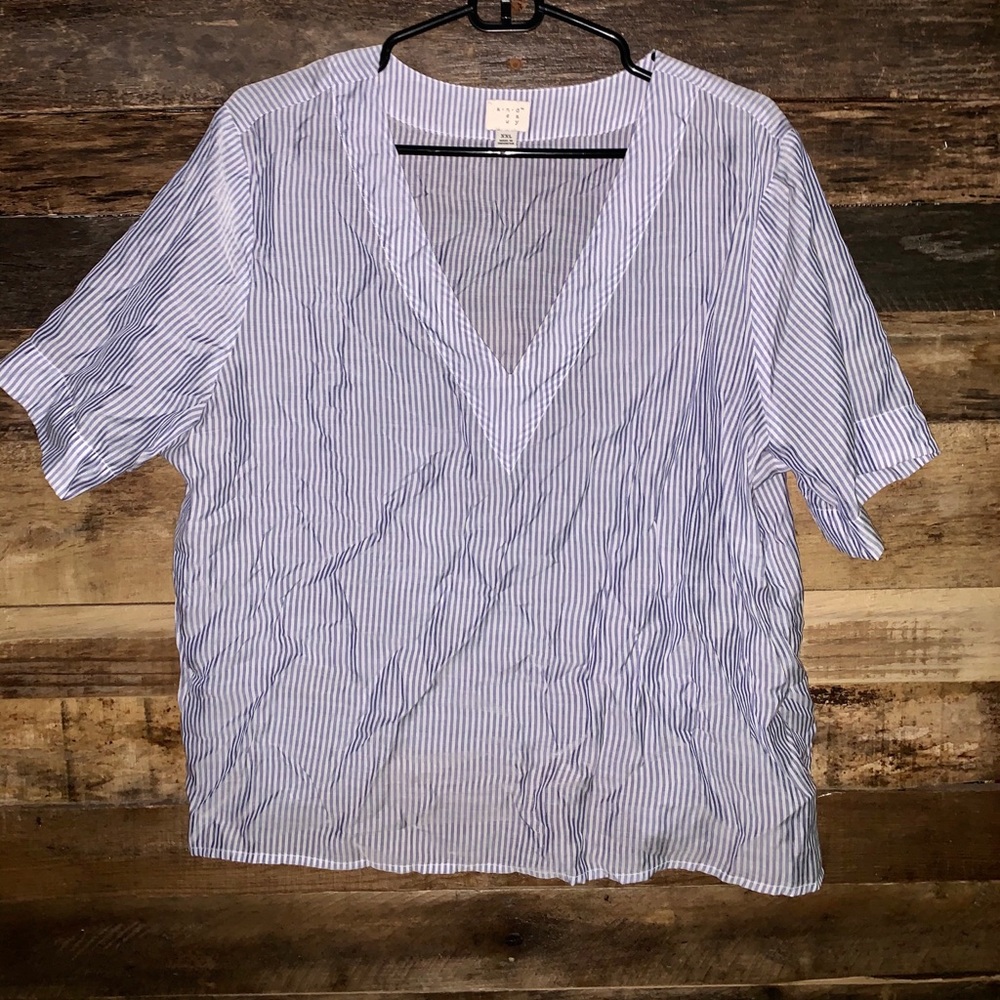 blue stripes, light material, cropped shirt 🌊
